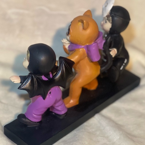 Trick-or-Treaters Table Decor - Picture 5 of 5